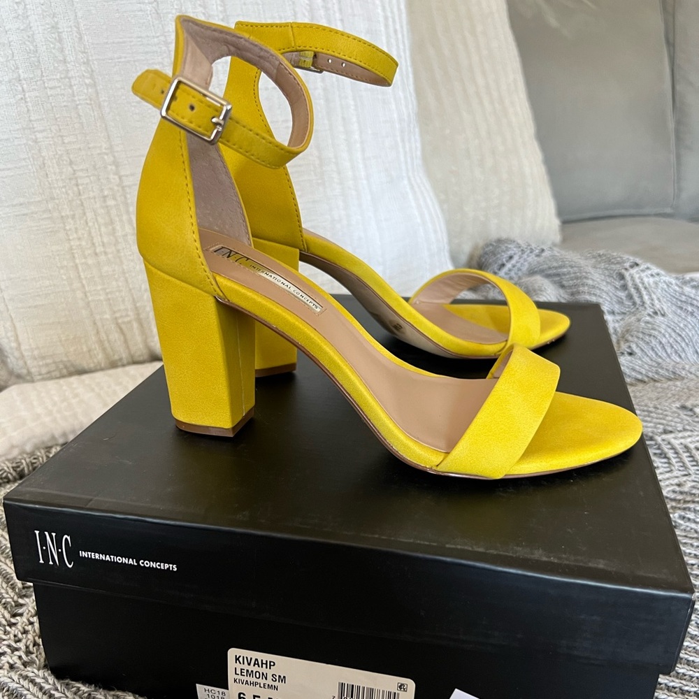 INC lemon yellow strappy heel in 6.5 🍋⚡️💛🖤